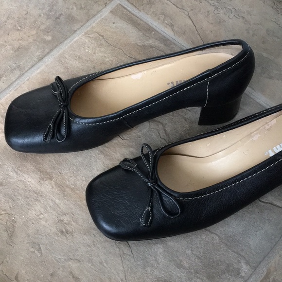 Leather Black Thick Sole Pump - Picture 5 of 12